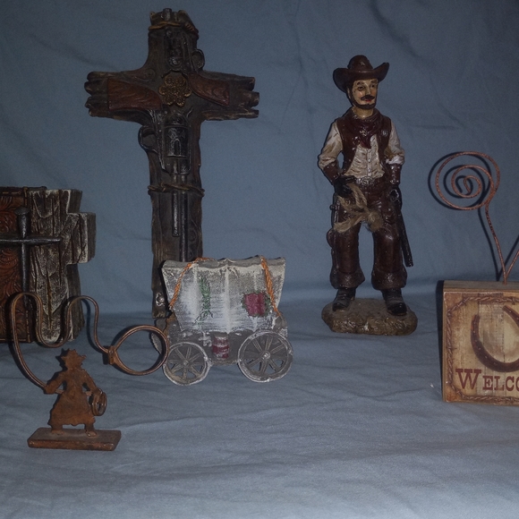 Decor - Picture 2 of 4